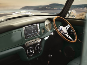 Bild Mini Remastered by David Brown Automotive (2017) - moderne Elektronik darf nicht fehlen