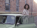 Mini Remastered by David Brown Automotive (2017) - passt zur Dame im Trenchcoat