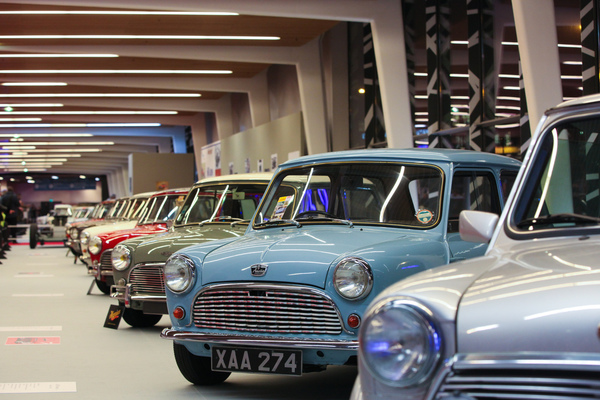 Mini-Sonderschau bei Nacht - Rétromobile Paris 2019