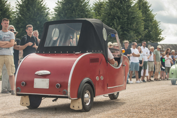 Minimalistisches Auto bei der Demonstration der Kleinstautos - Classic-Gala Schwetzingen 2019
