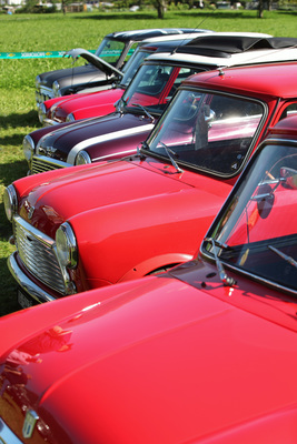 Minis mit Rotstich - British Car Meeting BCM in Mollis 2019