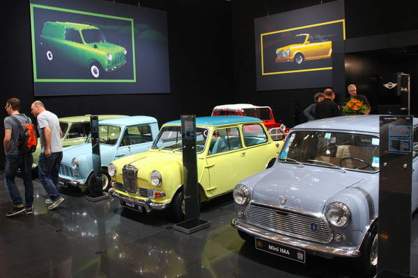 Minis verschiedener Marken und Couleurs - Techno Classica 2015