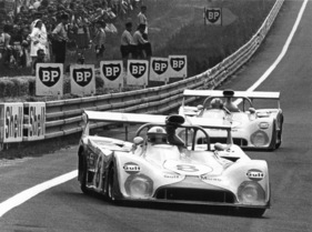 Mirage M6 (1973) in Le Mans 1973 - Derek Bell in Nummer 8 vor Hailwood in Nummer 9 - beide schieden aus