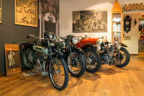 Mit 2 und 3 Rädern - Boxenstop Museum Tübingen