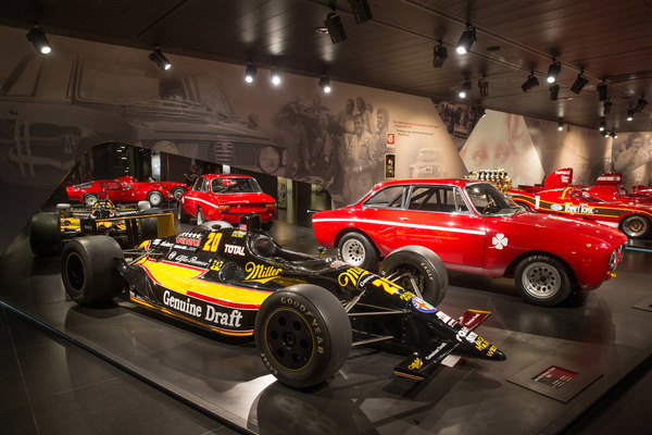 Mit Alfa-Power nach Indianapolis - Museumsbesuch Alfa Romeo in Arese