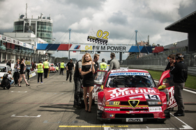 Mit Grid-Girls - Tourenwagen Classics 2017/2018 Mit Grid-Girls - Tourenwagen Classics 2017/2018