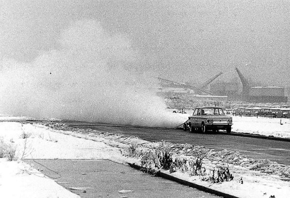 Mit Heisswasserrakete auf 50 KMH beschleunigt und in eine Betonbarriere gefahren (1968)