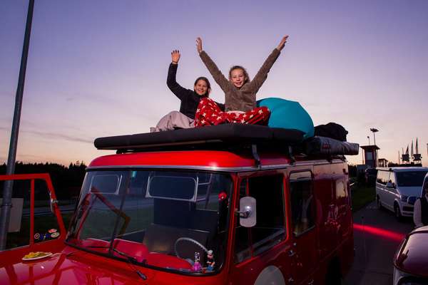 Bild: Mit Kind und Kegel im Autokino - TCS Drive-In Movies