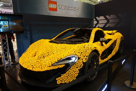 Mit Legosteinen verkleideter, fahrtüchtiger McLaren – Essen Motor Show 2024 Mit Legosteinen verkleideter, fahrtüchtiger McLaren – Essen Motor Show 2024