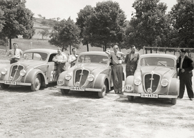 Mit Vorserienmodellen der DKW Schwebeklasse nahm die Auto Union bei der 2000 km Deutschlandfahrt 1934 teil. Nummer 538 kam mit fünf (sic) Stunden Vorsprung ins Ziel.
