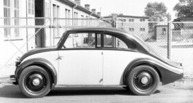 Mit Zentrahlrohrrahmen und luftgekühltem Vierzylinder-Boxer im Heck war der Mercedes-Benz W 17 Anfang der Dreissigerjahre sehr fortschrittlich