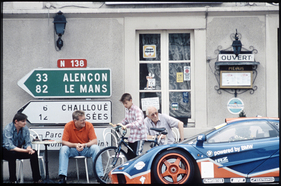 Mit dem Le-Mans-Rennwagen McLaren F1 GTR (1996) fuhr der damalige McLaren-Mechaniker Matthew Carter nach Le Mans 1997, auf normalen Strassen!