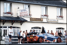 Mit dem Le-Mans-Rennwagen McLaren F1 GTR (1996) fuhr der damalige McLaren-Mechaniker Matthew Carter nach Le Mans 1997, auf normalen Strassen!