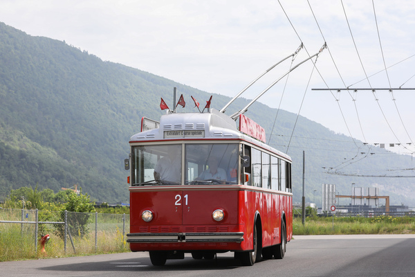 Mit dem historischen Trolley-Bus wurden Publikumsfahrten organisiert - Old Wheels Biel-Bienne 2025