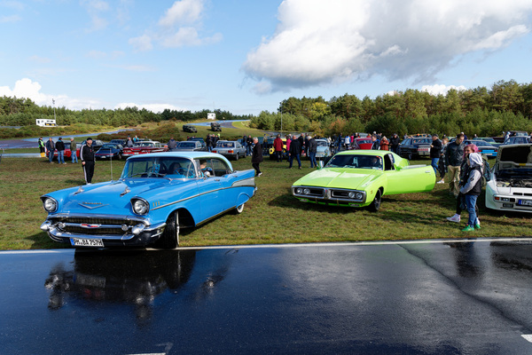 Bild Mit der Sonne kommen immer mehr Besucher – Oldtimer-Show Berlin 2022