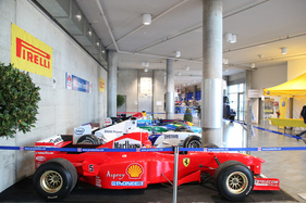 Mit diesem Ferrari fuhr wohl einst MIchael Schumacher - Oldtimer- und Teilemarkt Fribourg 2019