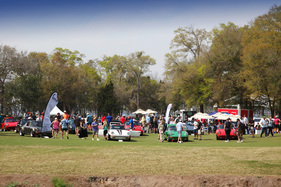 Mit etwas Skepsis im Gepäck nähern wir uns der "Werks Reunion": Wird uns ob der Originalferne vieler individualisierter Porsche das kalte Grauen packen – oder birgt die eine oder andere Modifikation Begeisterungspotenzial?