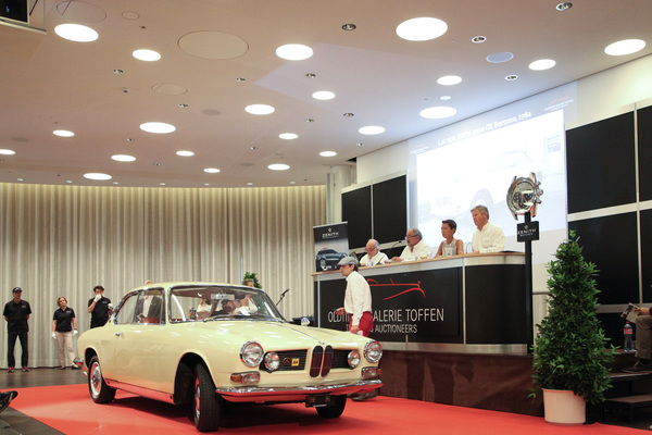 With a bid of CHF 84,000, the BMW 3200 CS from 1964 was well below the estimate - Auction of the Oldtimer Gallery at the Dolder Grand Hotel 2017