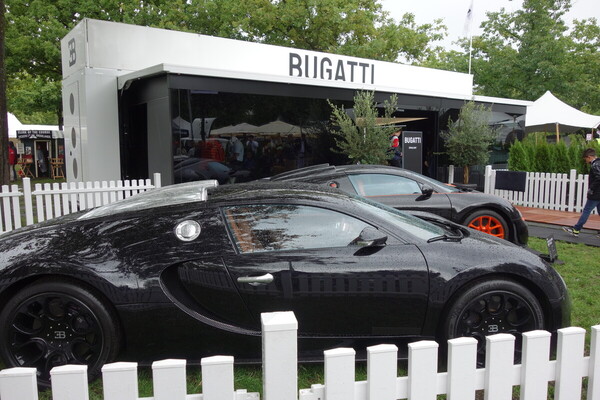 Mit maximal 18 Jahren ist der Bugatti Veyron zwar kein Oldtimer, aber trotzdem schon ein Sammlerstück – Classic Days Düsseldorf 2023