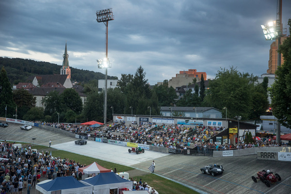 Mit sechs Fahrzeugen pro Gruppe war die Rennbahn schon gut gefüllt – Indianapolis Oerlikon 2022