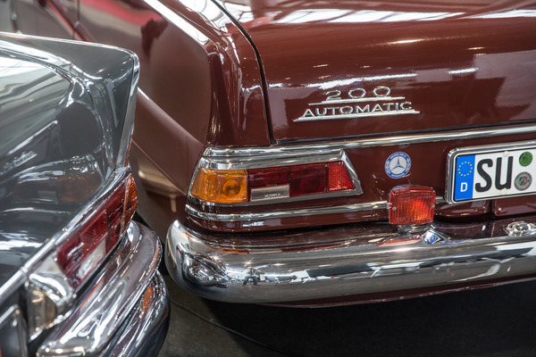 Mit und ohne Heckflossen - bei Mercedes-Benz - Retro Classics Stuttgart 2017