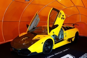 Mit unerwarteter umweltpolitischer Botschaft: Lamborghini Murciélago SV-R (2001) an der Essen Motor Show 2019.