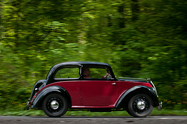 Image: With lots of shots through the Feldmooswald forest outside Giswil - Impressions of the OiO (Oldtimer in Obwalden) 2013