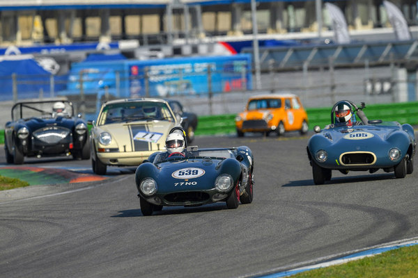 Bild: Mit zwei Rennläufen im Programm ist FHR-Serie A Gentle Drivers Trophy AGDT, in der bildschöne Tourenwagen, GTs und zweisitzige Rennsportwagen der Jahre 1947 bis 1965 nach Anhang K am Start stehen