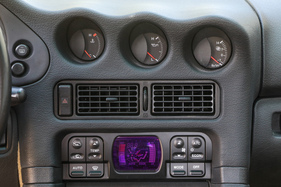 Mitsubishi 3000 GT VR-4 (1996) – Instrumente für Wassertemperatur, Öldruck und Ladedruck (1996)