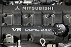 Mitsubishi 3000 GT VR-4 (1996) – Ventildeckel mit Hinweis auf Hersteller, Bauform und Ventiltrieb