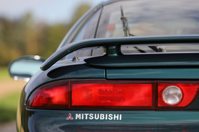 Mitsubishi 3000 GT VR-4 (1996) – niedrige, sehr breite Rückleuchten