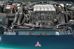 Mitsubishi 3000 GT VR-4 (1996) – quer eingebauter Dreiliter-V6