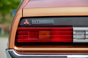 Mitsubishi Celeste 1600 ST (1977) - Mitsubishi-Schriftzug links am Heck (1977)