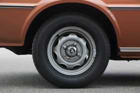 Mitsubishi Celeste 1600 ST (1977) - Stahlfelgen ohne Radkappen