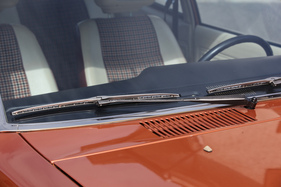 Mitsubishi Celeste 1600 ST (1977) - grosse Scheibenwischblätter