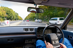 Mitsubishi Debonair (1988) - Auf der Straße des 17. Juni. Die Siegessäaule im Rücken, Kurs aufs Brandenburger Tor