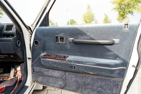 Mitsubishi Debonair (1988) - Türgriff als optische Entgleisung. Aber für den Chauffeur reicht ja Zweckmäßigkeit