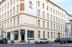 Mitsubishi Debonair (1988) - Vor der Mori-Ogai-Gedenkstätte der Humboldt-Universität in Berlin-Mitte