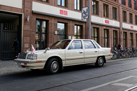 Mitsubishi Debonair (1988) - Vor japanischem Modelabel in Berlin-Mitte