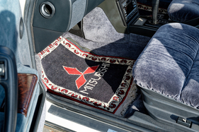 Mitsubishi Debonair (1988) - Wohl eher Originell- als Original-Zubehör