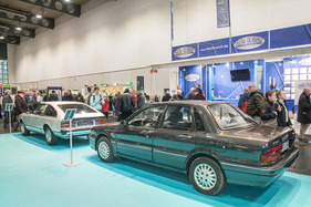 Mitsubishi Galant (1991) hinter einem Toyota Celica Liftback der Generation A40 – Bremen Classic Motorshow 2024