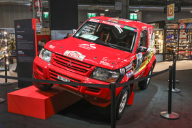 Mitsubishi Pajero Dakar (2001) – auf dem Mitsubishi-Stand – Rétromobile Paris 2025 (2001)