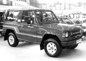 Mitsubishi Pajero - kompakter Geländewagen, ab 1985 mit längerem Radstand und dann auch fünf Türen lieferbar - am Genfer Automobilsalon 1984