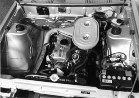 Mitsubishi Sapporo 2000 GS/R (1978) - Zweiliter-Motor mit Zweistufen-Fallstromvergaser