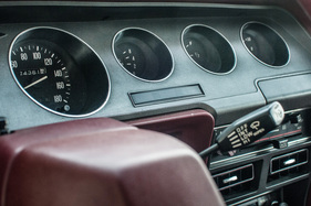 Mitsubishi Sapporo 2000 GS/R (1979) - die Instrumente sitzen in tiefen Höhlen