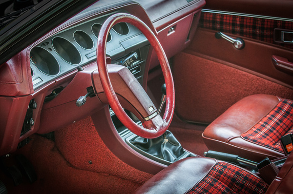 Mitsubishi Sapporo 2000 GS/R (1979) - im Innern geht es rot zu