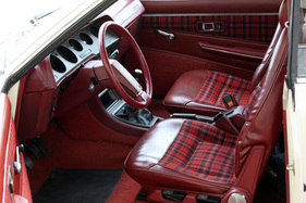 Mitsubishi Sapporo 2000 GS/R (1979) - so rot konnten Innenräume vor 35 Jahren sein