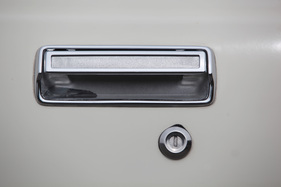 Mitsubishi Sapporo 2000 GS/R (1979) - verchromte Türgriffe