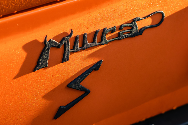 Miura-Typenschriftzug im Tau des Morgens - 31. Goodwood Festival of Speed 2024