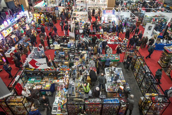 Modellautos, so weit das Auge reicht - Rétromobile Paris 2020